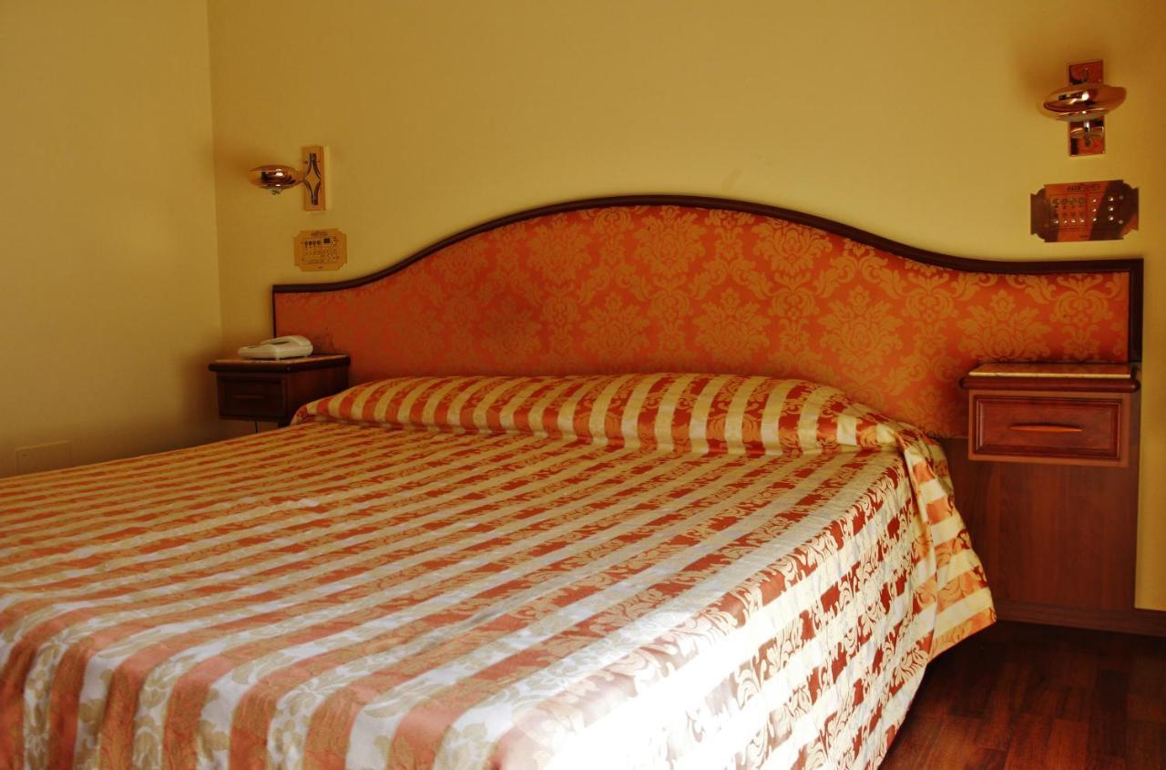 Hotel Valdaso 佩达索 外观 照片